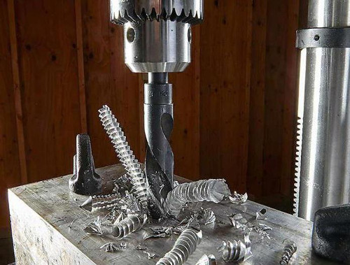 Sverlenie-otverstij-v-metalle